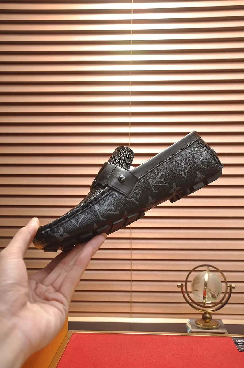 Men's men's shoes 💰420💶 [LV Doudou shoes] (water-dyed cowhide lining) new model is on the market, available on the official website. The new Doudou shoes are processed into single-color materials, and the uppers are made of imported cowhide material. The body of the shoe is fully hemmed with mark thread, and is lined with imported original cowhide leather. The elegant shoe shape is super suitable for all-matching, and the size is 38-44.